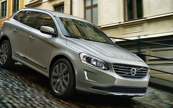 Volvo XC60 [2015-2017] Right Side