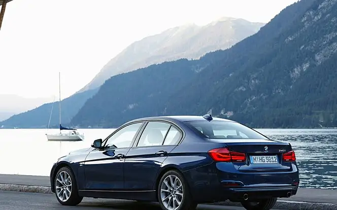 BMW 3 Series [2016-2019] Rear Left View