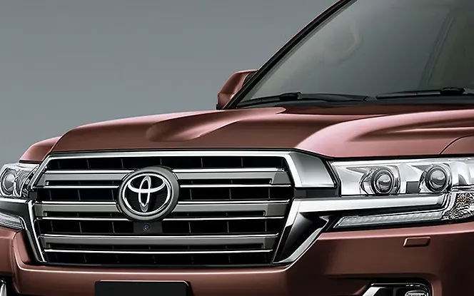 Discontinued Toyota Land Cruiser 2015 ZX Petrol