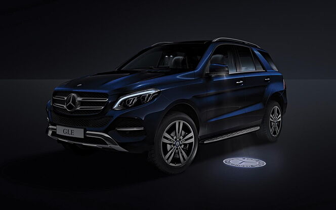 Mercedes-Benz GLE Coupe [2016-2020] Front Left View