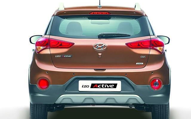 Hyundai i20 Active [2015-2018] Rear View