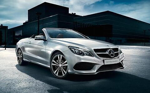 Mercedes-Benz E-Class Cabriolet Front Right View