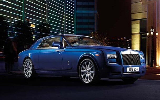 Rolls-Royce Phantom Coupe Front Right View