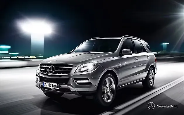 Mercedes-Benz M-Class Front Left View Mercedes-Benz M-Class Front Left View