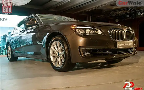 BMW 7 Series [2013-2016] Front Left View