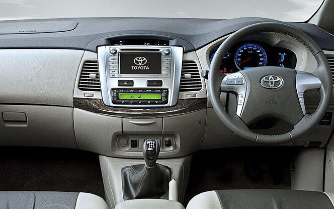 Toyota Innova [2015-2016] Interior