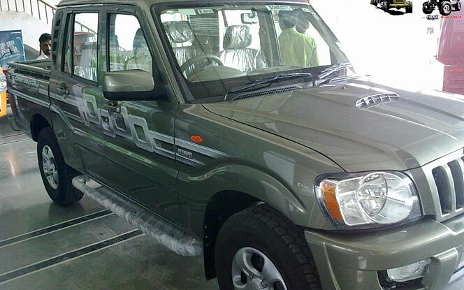 Mahindra Scorpio Getaway Front Right View