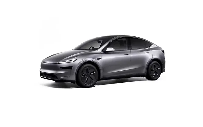 Tesla Model Y - Cosmic Silver