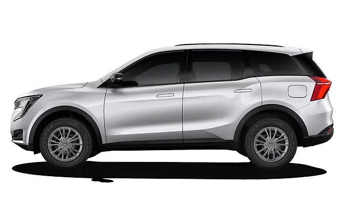 Mahindra Old Generation XUV700 Everest White