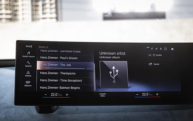 BMW iX Infotainment Display