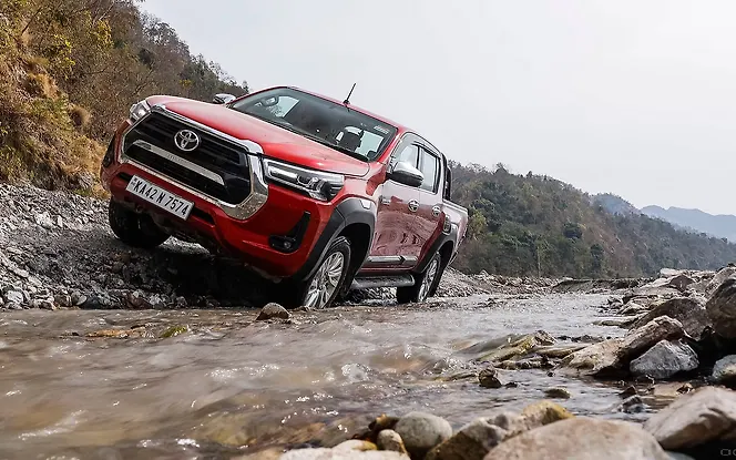 Toyota Hilux Front Left View