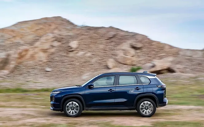 Maruti Suzuki Grand Vitara Left View