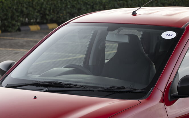 Alto 800 deals front glass price