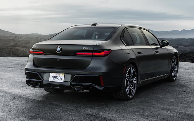 BMW 7 Series Right Rear View