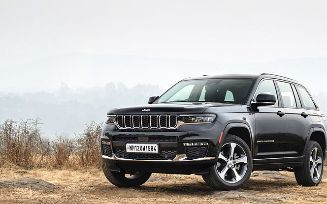 Jeep Grand Cherokee Front Left View