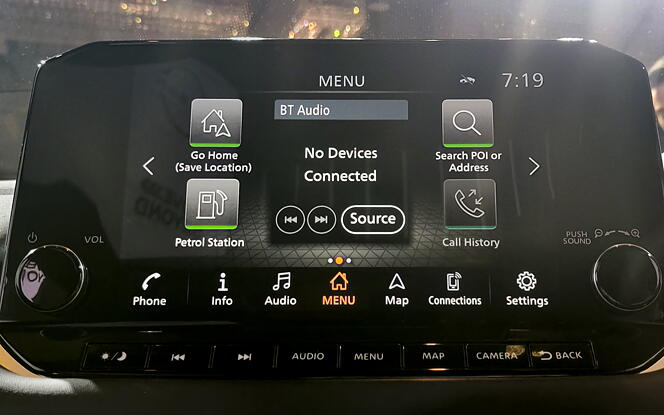 Nissan Qashqai Infotainment Display