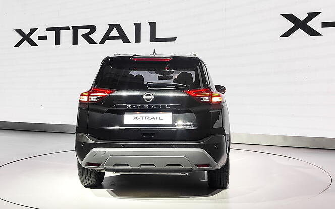 Nissan X-Trail Rear View