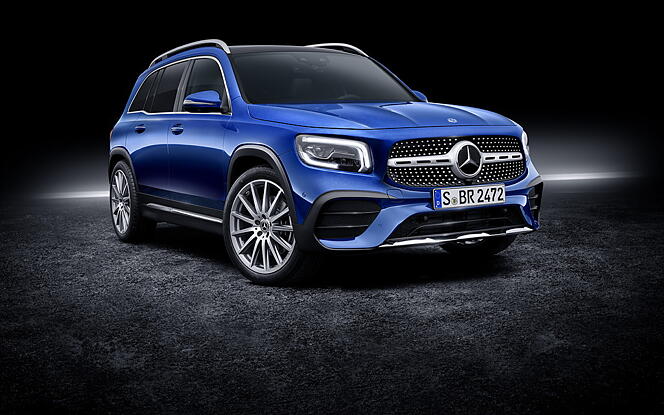 Mercedes-Benz GLB Front Right View