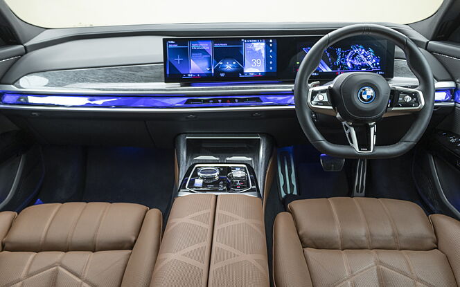 BMW i7 DashBoard
