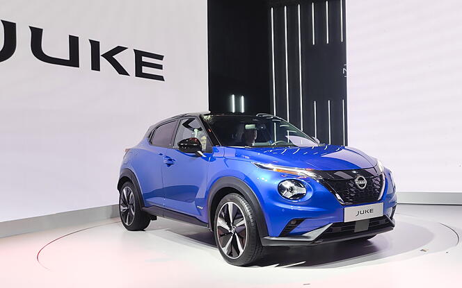 Nissan Juke Front Right View