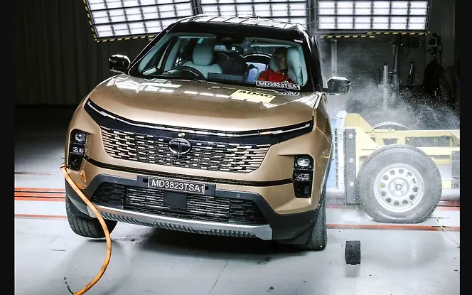 Tata Safari Front View Tata Safari Front View