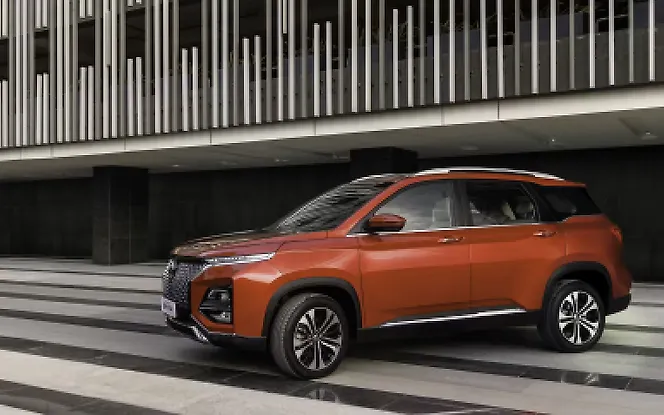 MG Hector Plus Front Left View