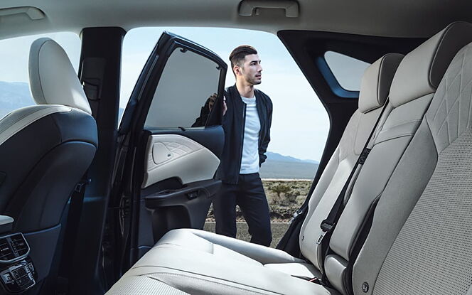 Lexus RX Price - Images, Colours & Reviews - CarWale