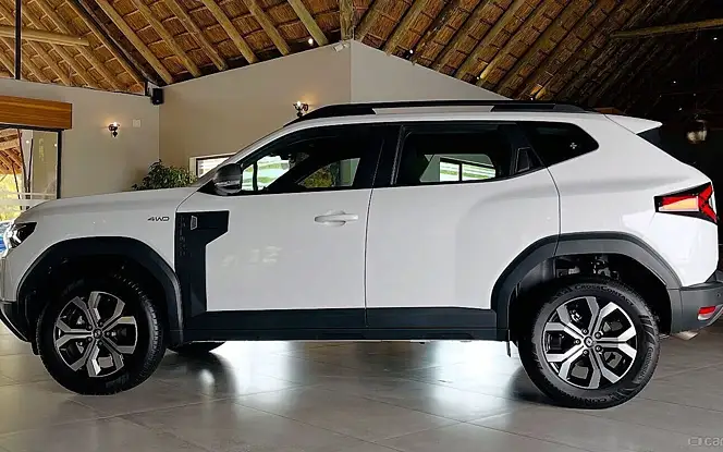 Renault New Duster Left View