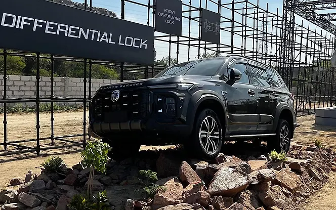 MG Majestor Front Left View