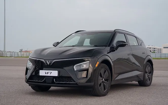 Vinfast VF 7 Front Left View