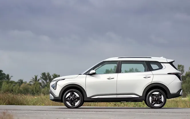 Kia Carens Clavis EV Left View
