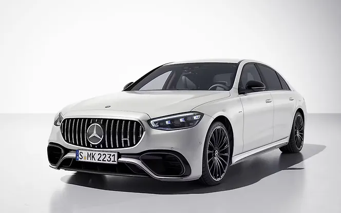 Mercedes-Benz AMG S 63 E Performance Front Left View