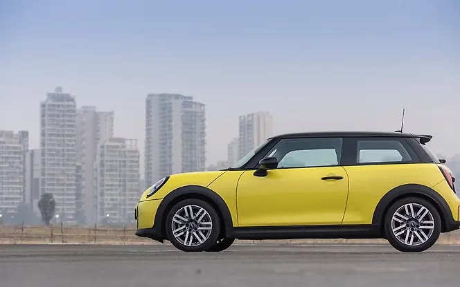 MINI Cooper Left View