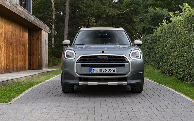 MINI Countryman Electric Front View