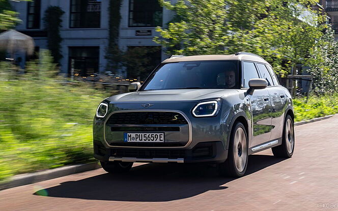 MINI Countryman Electric Front Left View