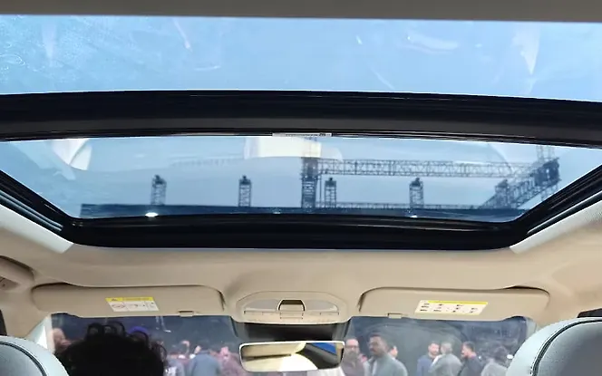 Mahindra XUV 3XO EV Sunroof