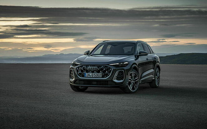 Audi New Q5 third-gen Front Left View