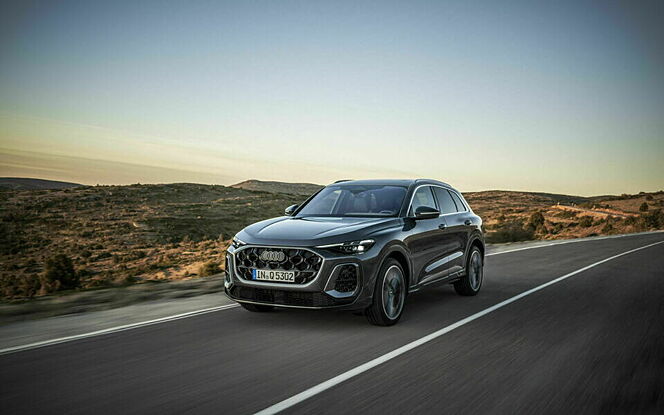 Audi New Q5 third-gen Front Left View