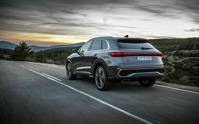 Audi New Q5 third-gen Rear Left View