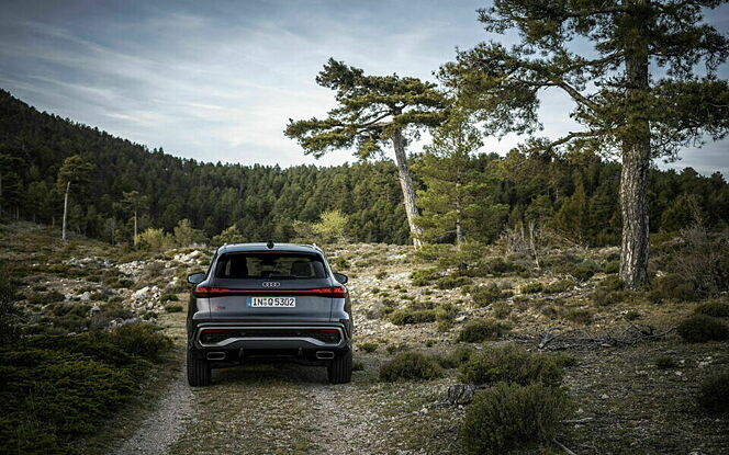 Audi New Q5 third-gen Rear View