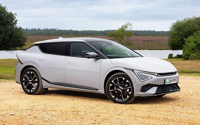 Kia EV6 facelift Front Right View