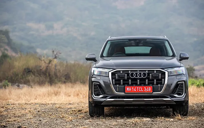 Audi Q7 Front View