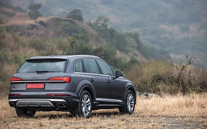 Audi Q7 Rear Left View