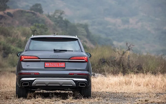 Audi Q7 Rear View
