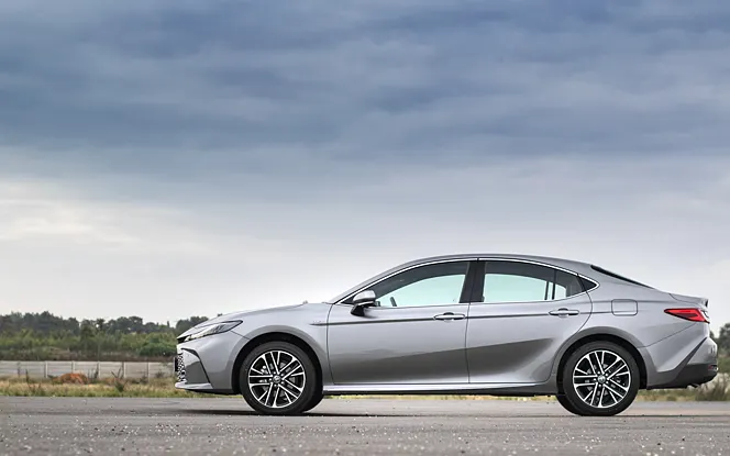 Toyota Camry Left View