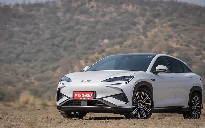 BYD Sealion 7 Front Left View BYD Sealion 7 Front Left View