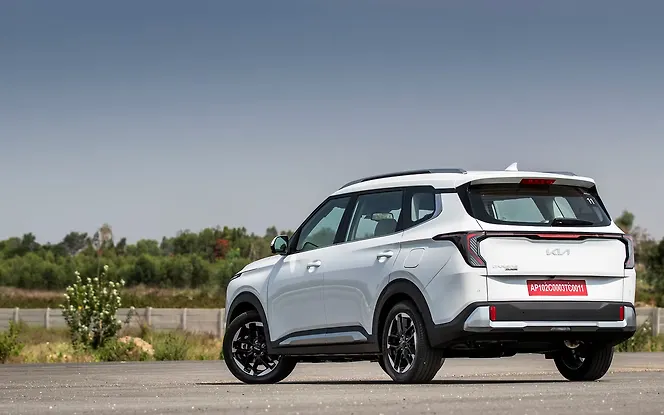 Kia Carens Clavis Rear Left View