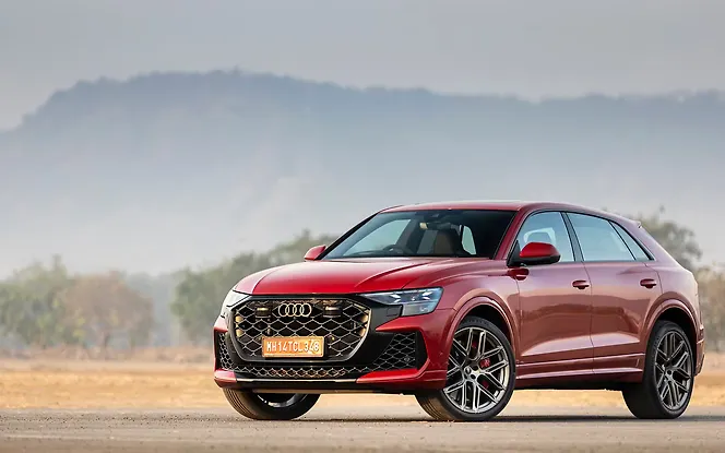 Audi RS Q8 Performance Front Left View