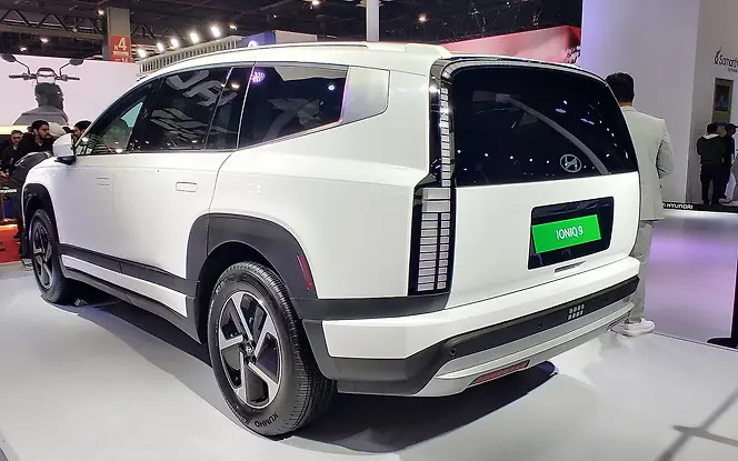 Hyundai Ioniq 9 Rear Left View