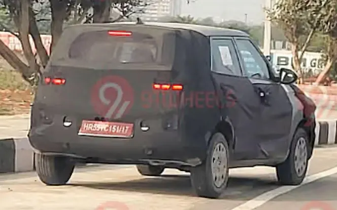 Hyundai New Venue Right Rear View